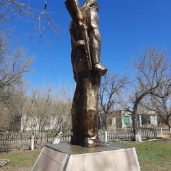 Скульптура из бетона «Солдат»