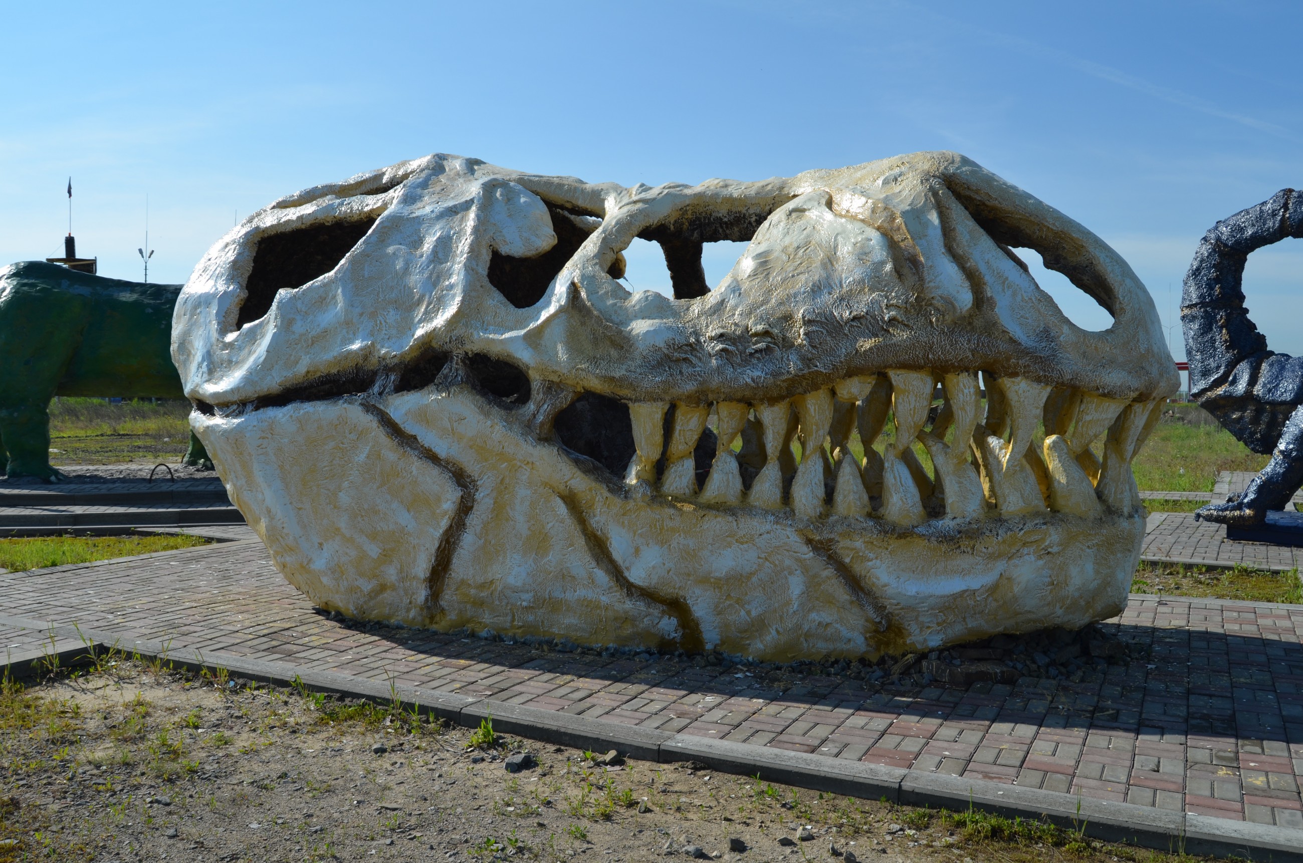 Скульптура из бетона Череп дизанозавра